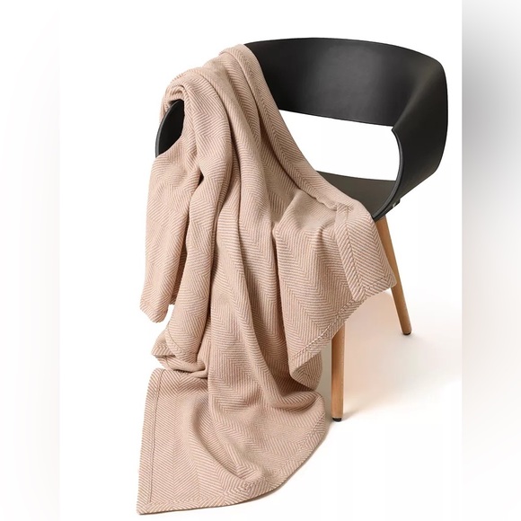 100% Wool Tan and Ivory Soft Herringbone Throw Blanket 53"x69" - Picture 5 of 13